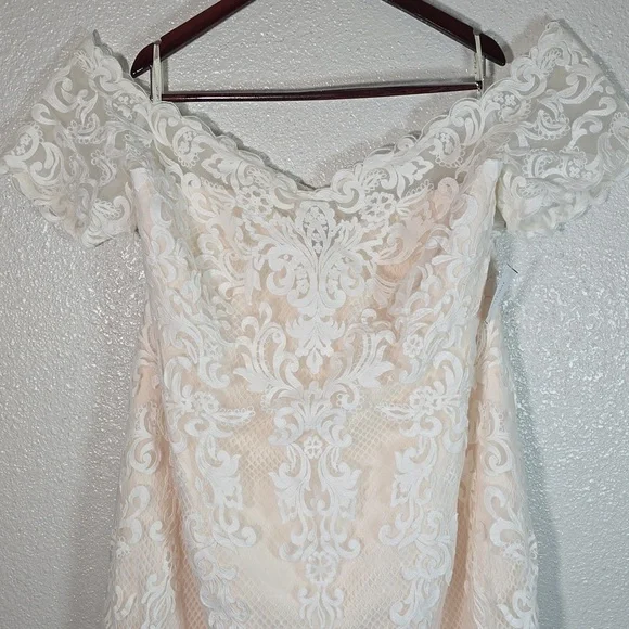 Galina Elegant Lace Off-Shoulder Wedding Dress Size 24W - Picture 2 of 13